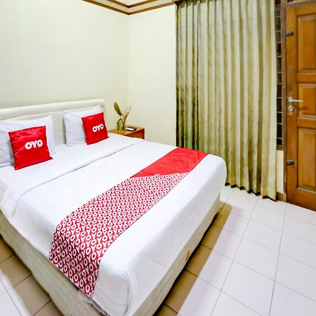 Oyo 90066 Tobana Pejaten House Джакарта Екстер'єр фото