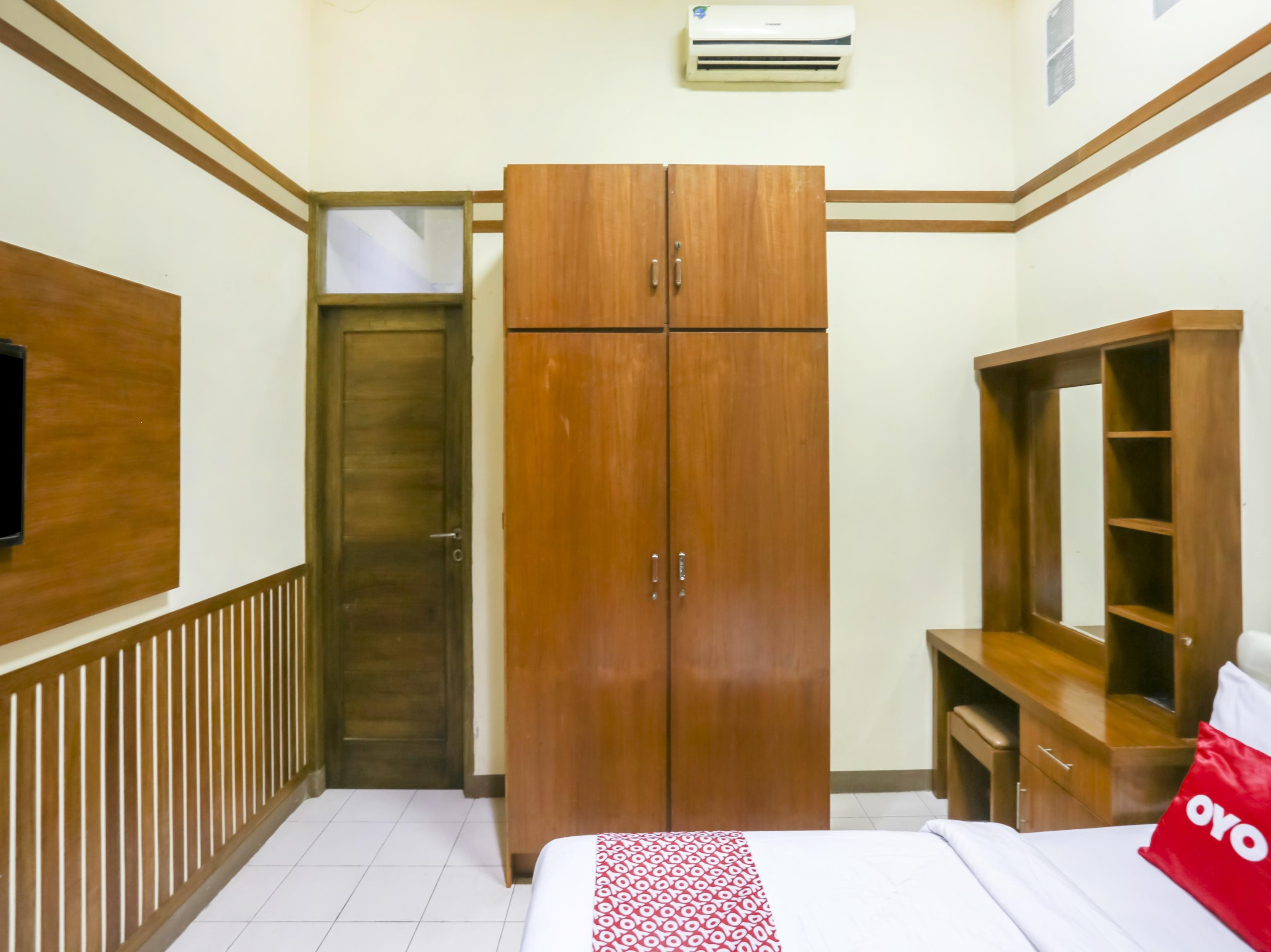 Oyo 90066 Tobana Pejaten House Джакарта Екстер'єр фото