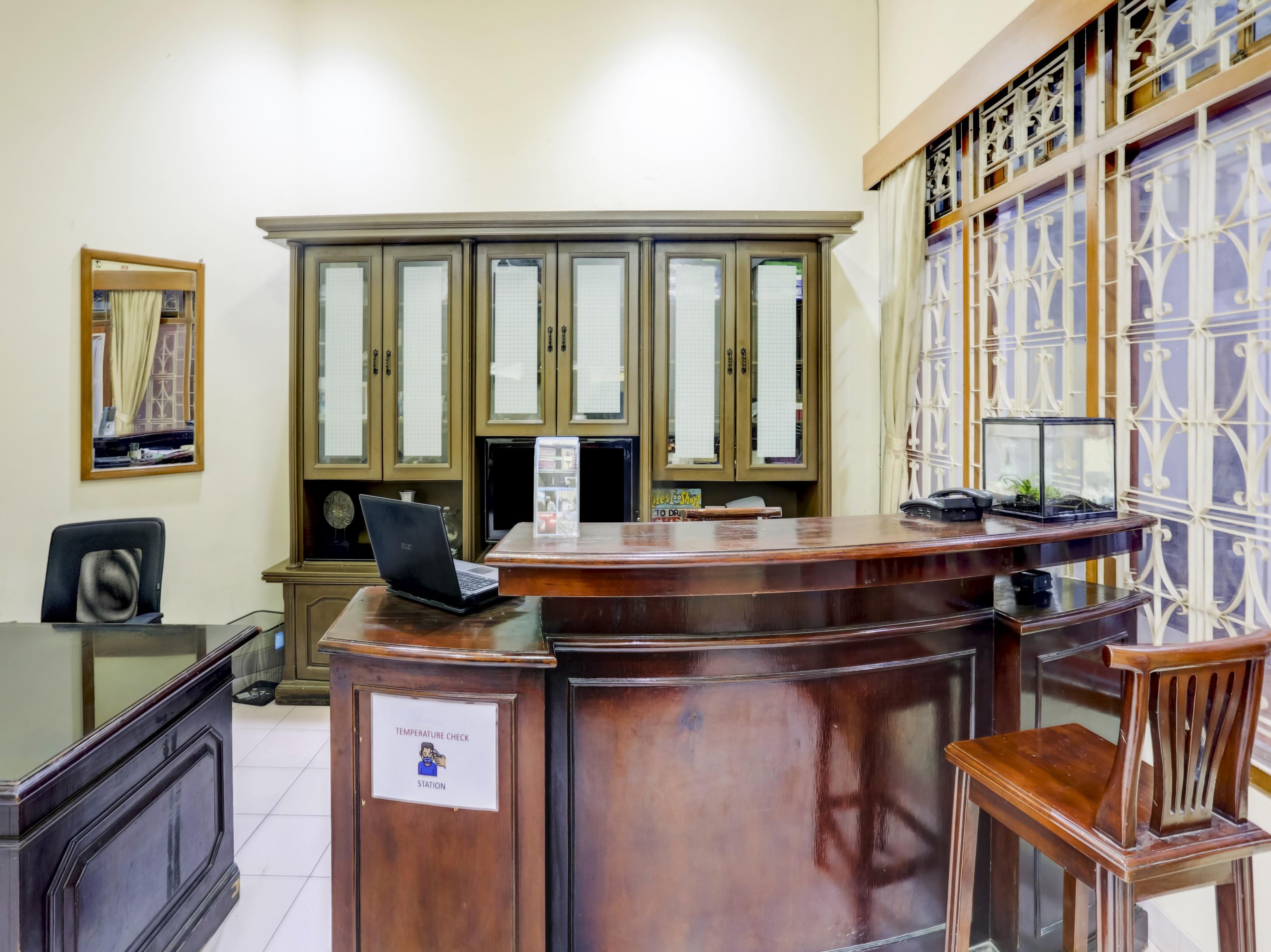 Oyo 90066 Tobana Pejaten House Джакарта Екстер'єр фото