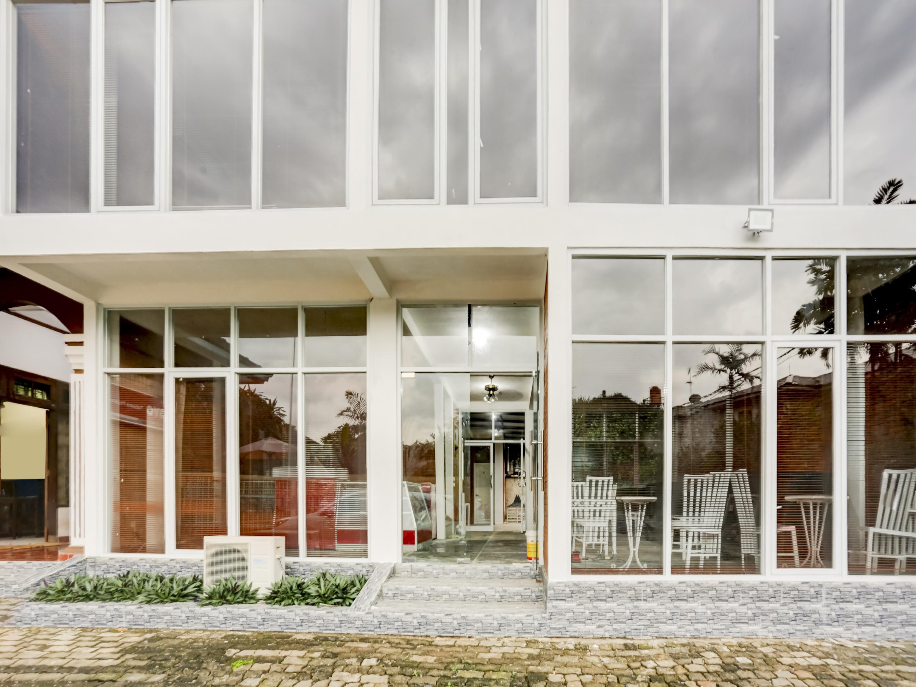 Oyo 90066 Tobana Pejaten House Джакарта Екстер'єр фото