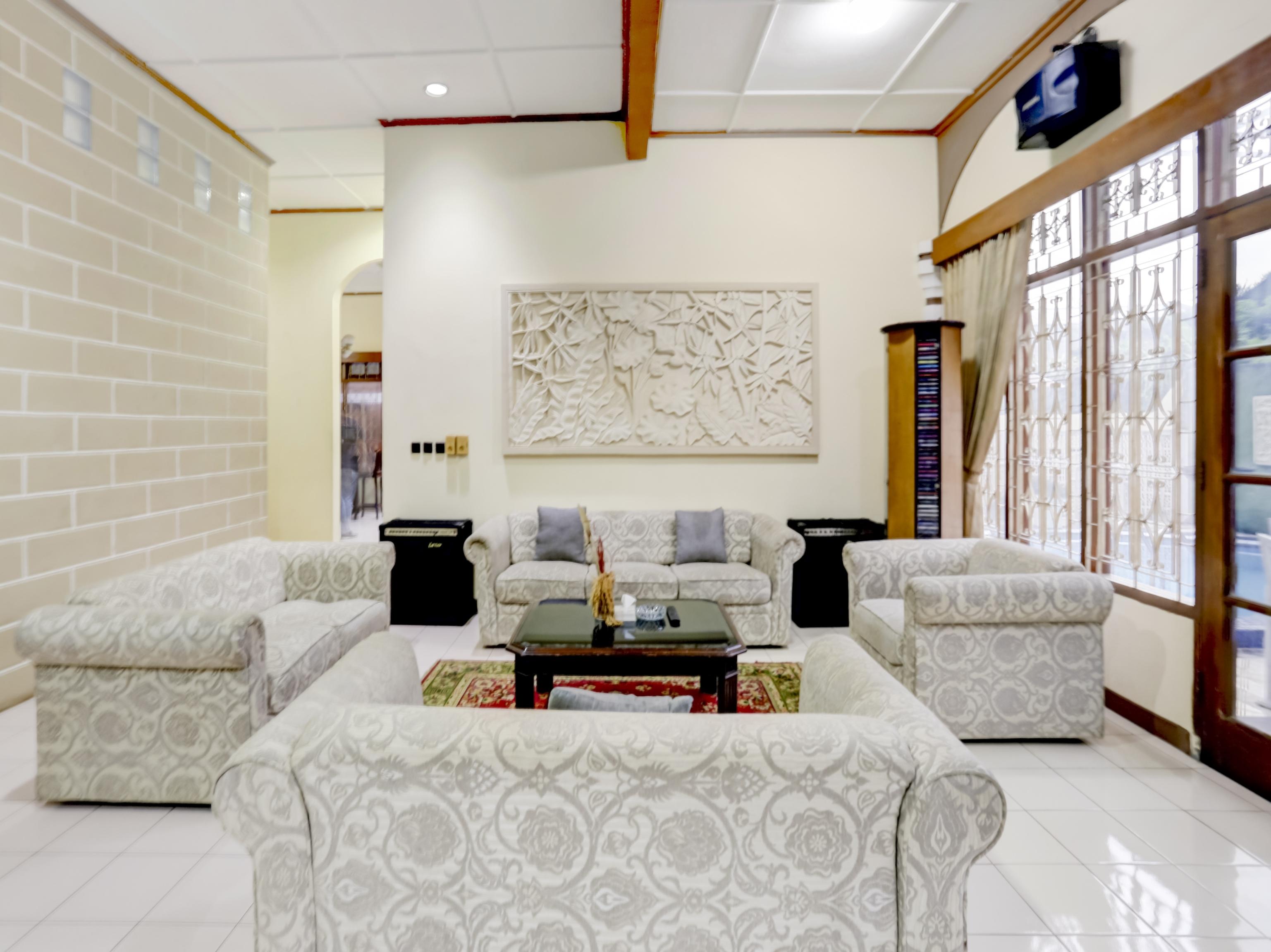 Oyo 90066 Tobana Pejaten House Джакарта Екстер'єр фото