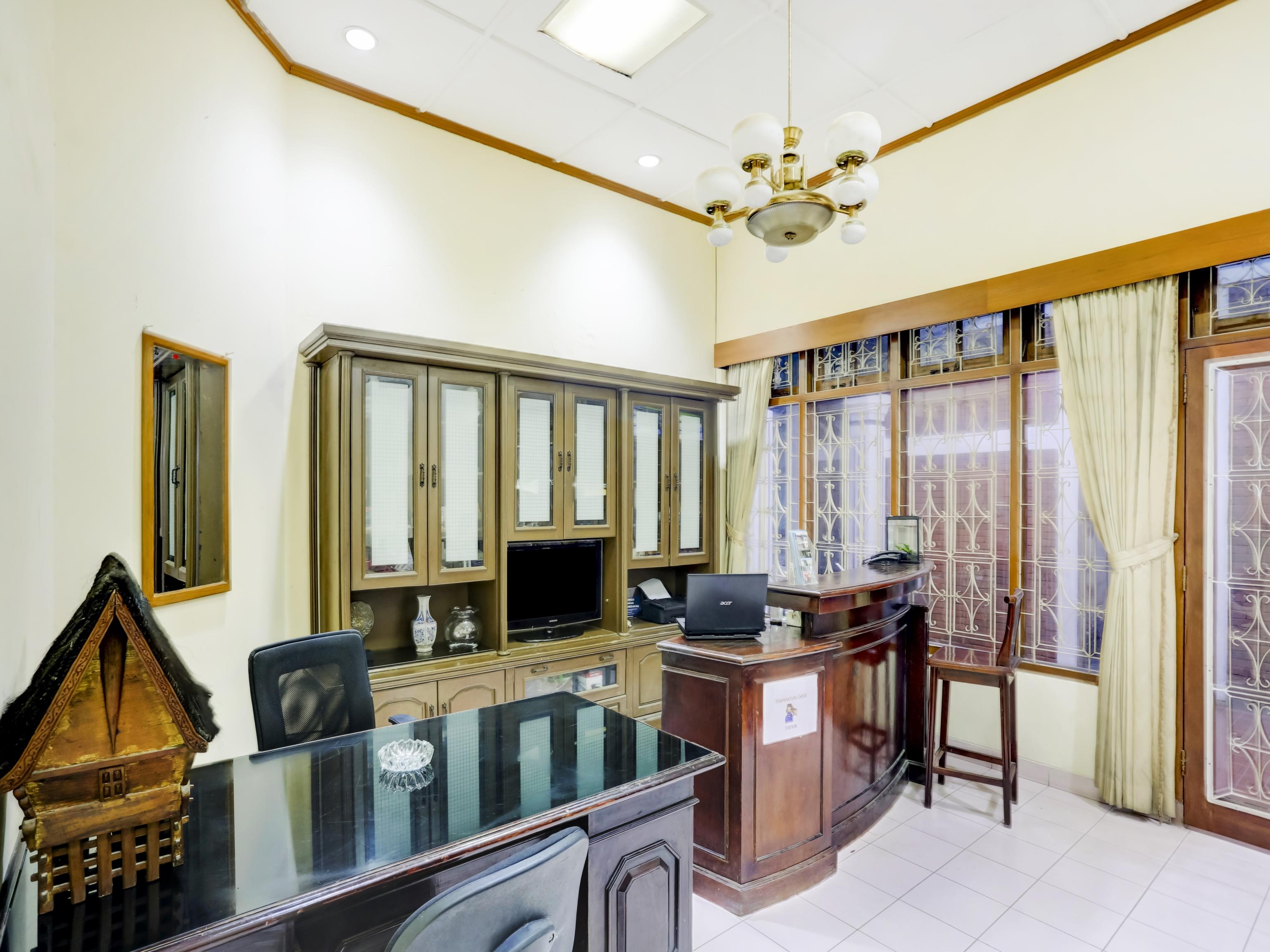 Oyo 90066 Tobana Pejaten House Джакарта Екстер'єр фото